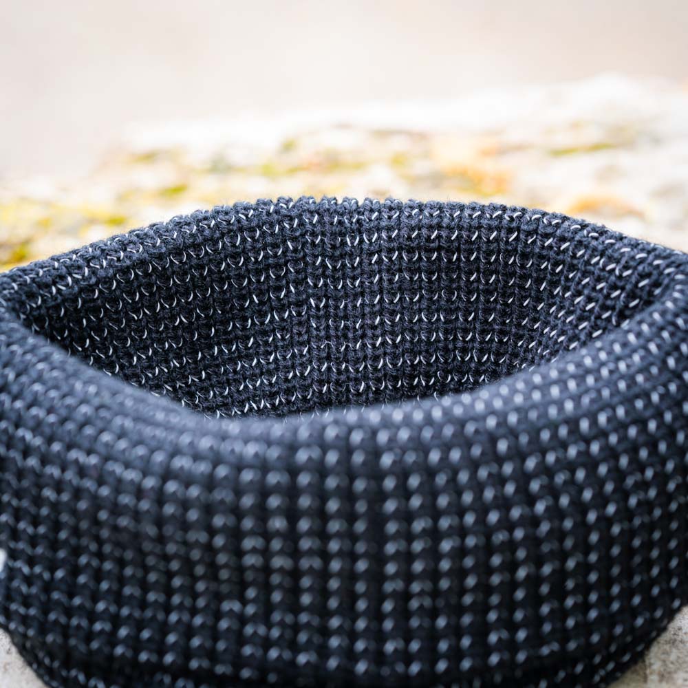 Detailverliebt: Innenansicht der Bauerfeind Sports Mütze Nahaufnahme der Innenseite der Bauerfeind Sports Mütze, die die feine Verarbeitung und Struktur zeigt.