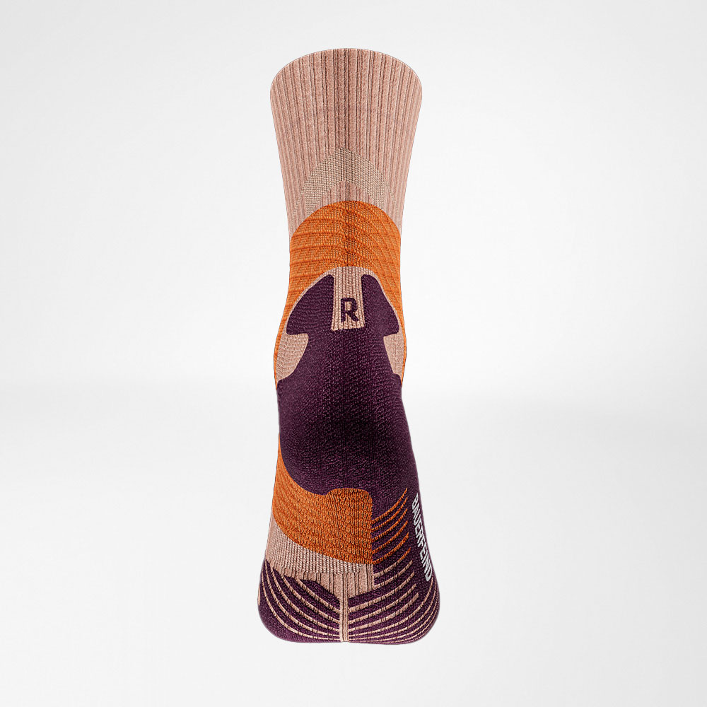 Mittellange Trailrun-Laufsocken lila-orange Hinteransicht Rückansicht der lila-orangen mittellangen Trailrun - Laufsocken
