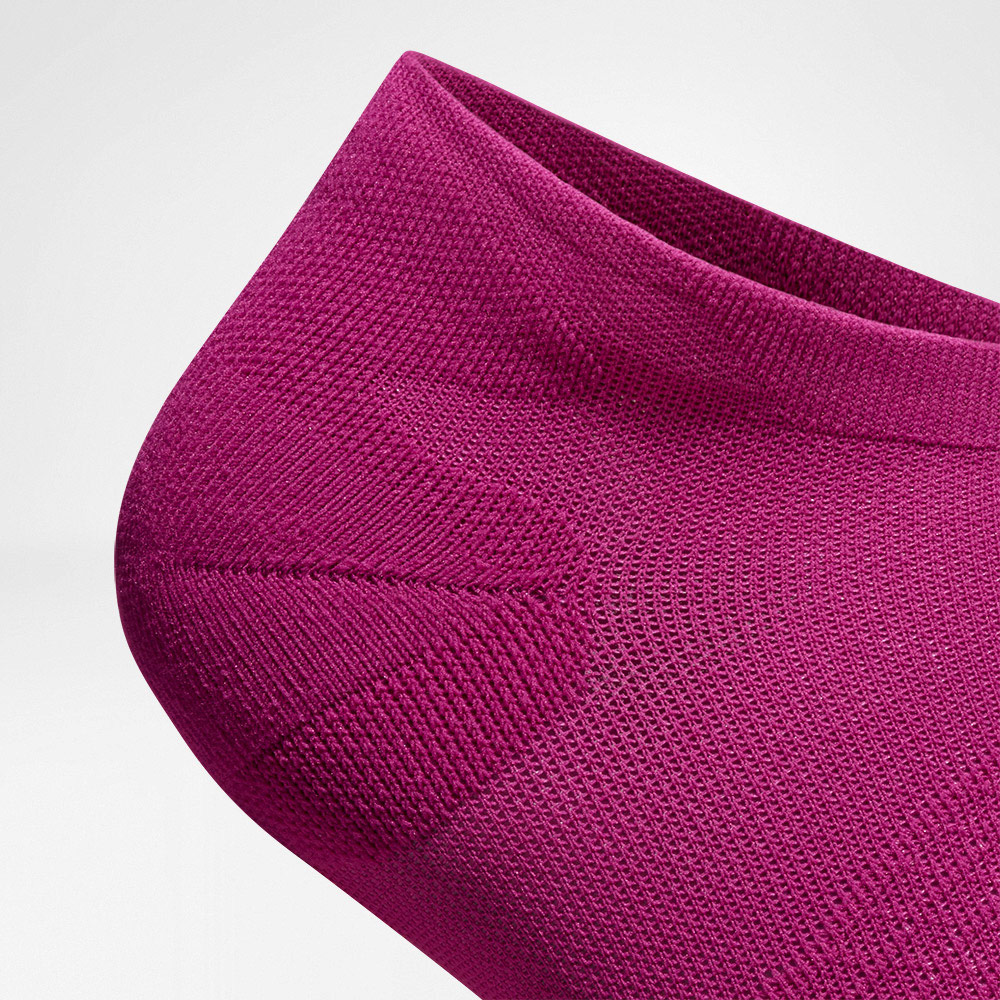 Kurze Sportsocken ultraleicht berry Detail Gestrick Detailansicht des Fersenschutzbereiches der kurzen leichten Laufsocke