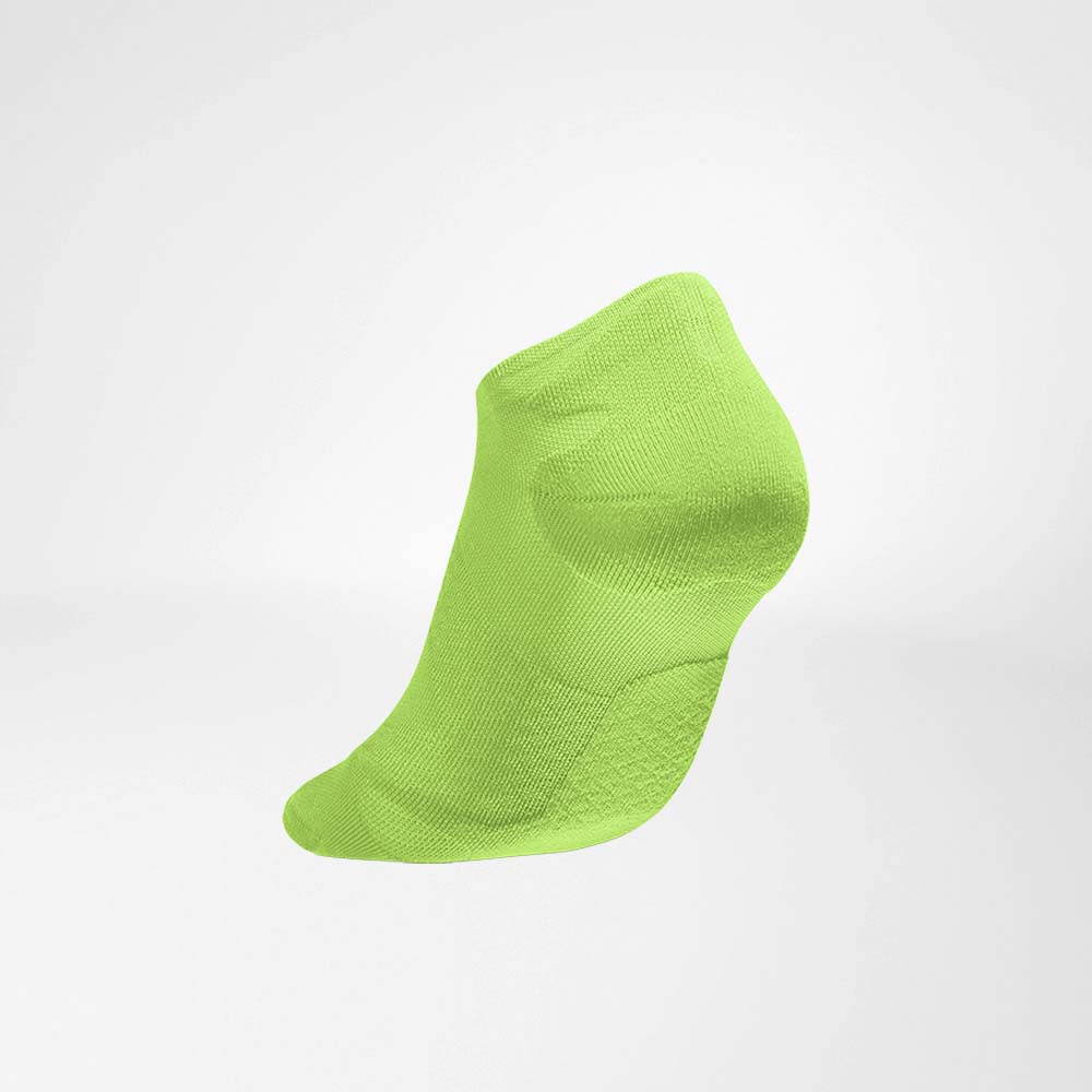Kurze Sportsocken ultraleicht limegreen Hinteransicht schräg Seitliche Rückansicht der grünen kurzen leichten Laufsocke