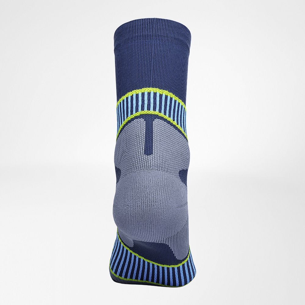 Hintere Komplettansicht der blauen	 mittellangen Laufsocken