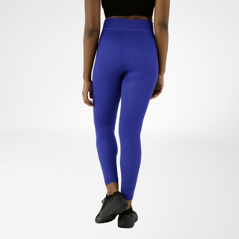Sportleggings in High Waist für Damen Eine Frau, die von hinten in einer marineblauen Kompressionshose fotografiert wurde.