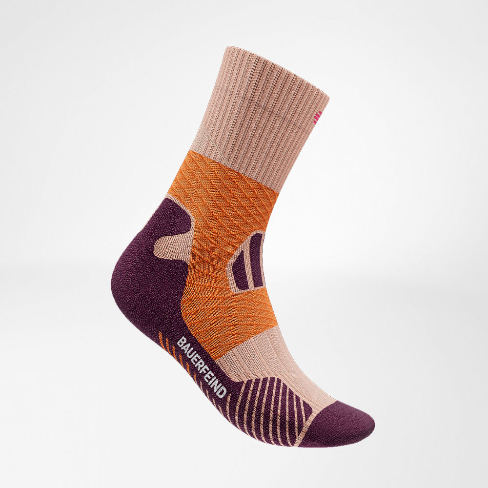 Mittellange Trailrun-Laufsocken lila-orange Seitenansicht Seitenansicht der lila-orangen mittellangen Trailrun - Laufsocken