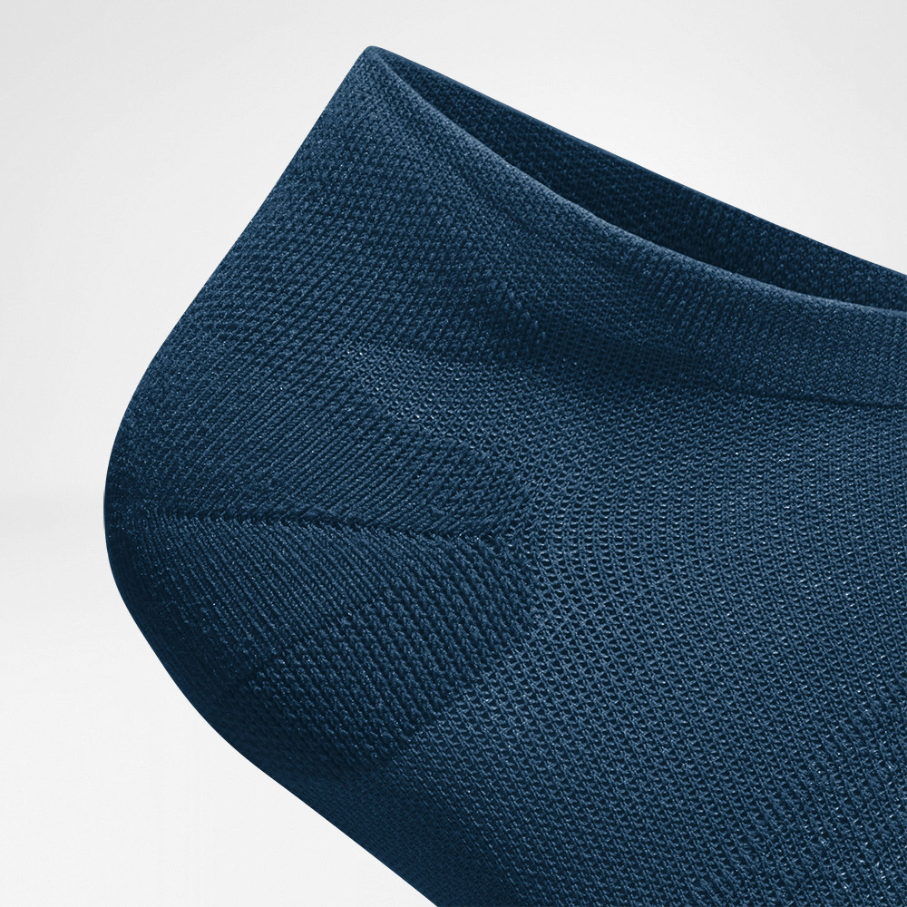 Kurze Sportsocken ultraleicht navy Detail Gestrick Detailansicht des Fersenschutzbereiches der kurzen dunkelblauen leichten Laufsocke