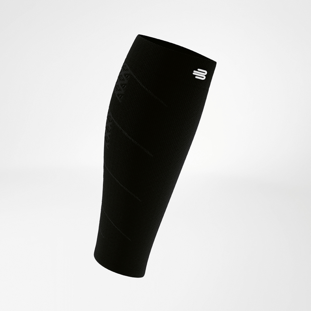 Schwarzer Compression Sleeve in voller Ansicht, schlichtes Design mit Logo und funktionalem Material für zuverlässige Unterstützung.