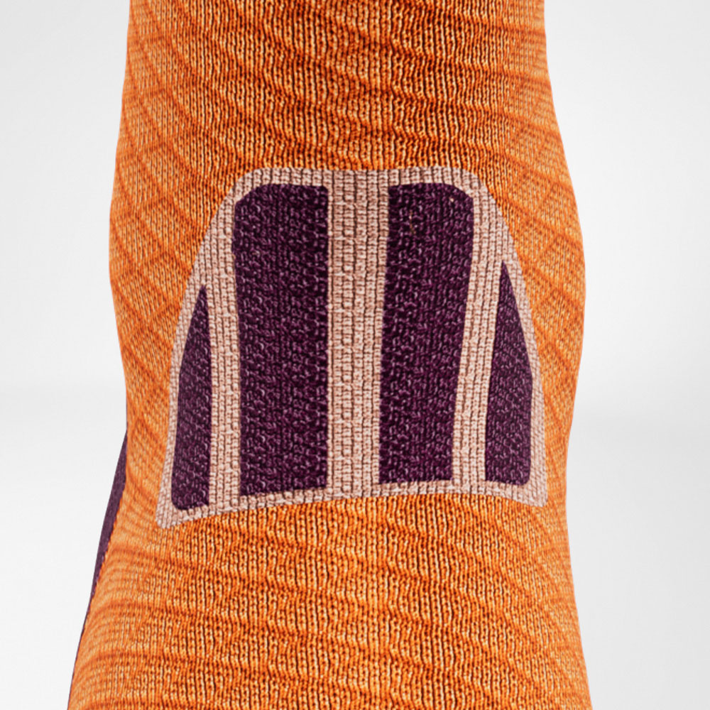 Mittellange Trailrun-Laufsocken lila-orange Detail Comfort Detailaufnahme Comfort Zone der lila-orangen mittellangen Trailrun - Laufsocken