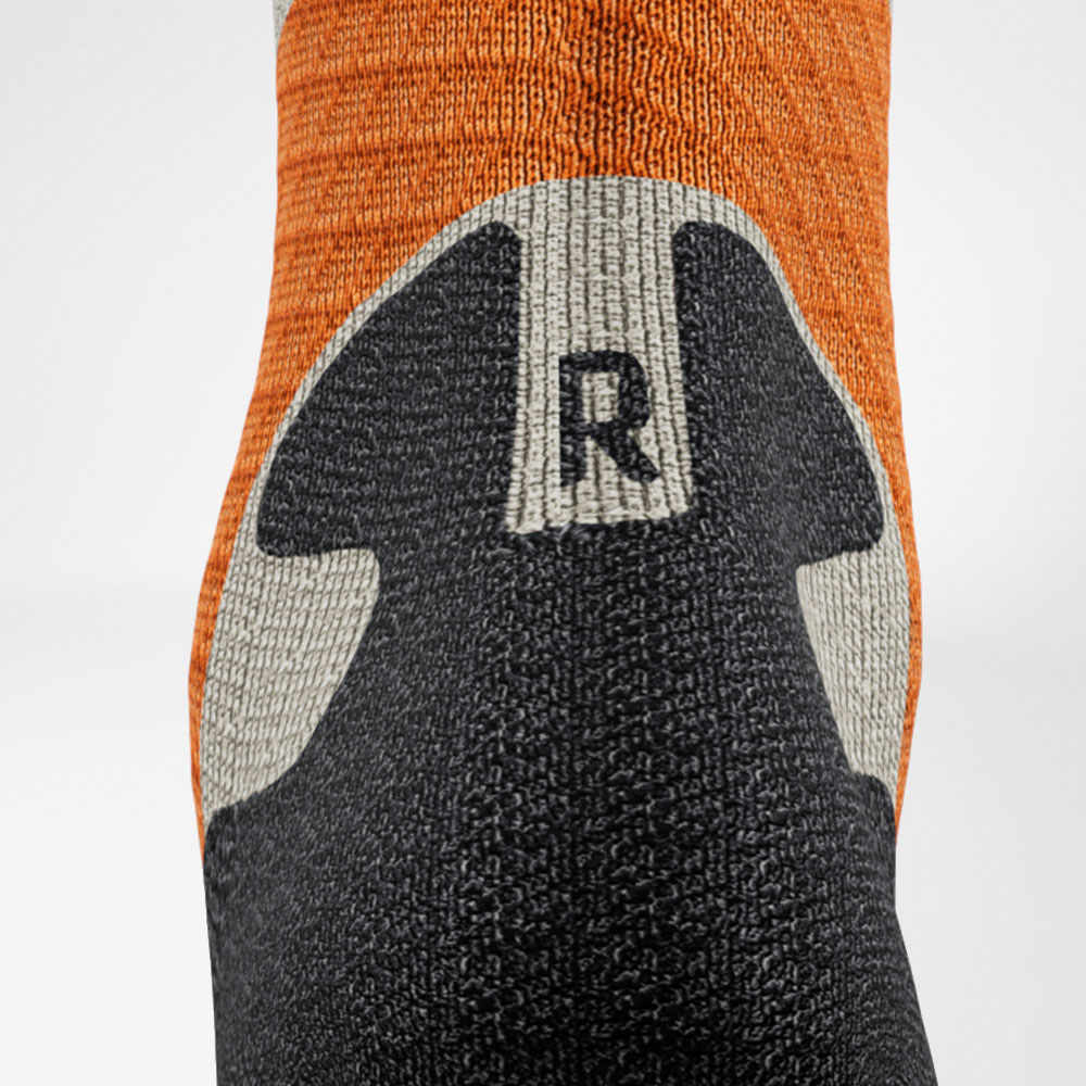 Mittellange Trailrun-Laufsocken grau-orange Detail Achilles Comfort Detailaufnahme Achilles Comfort Zone der grau-orangen mittellangen Trailrun - Laufsocken