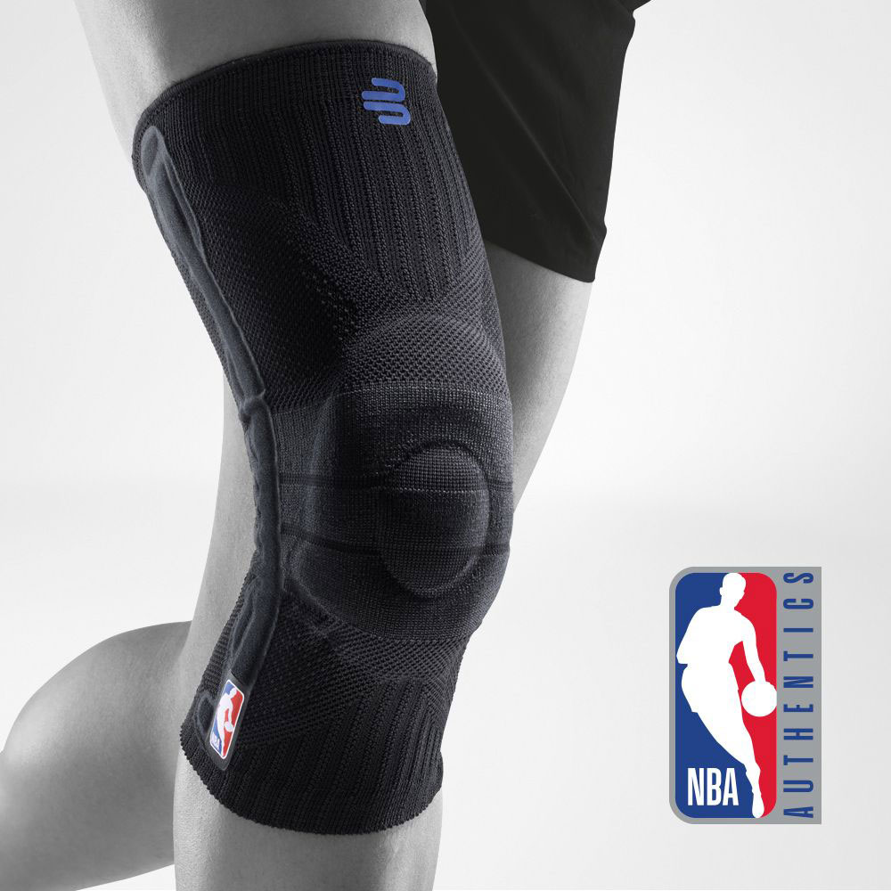 Komplettansicht der schwarzen Knee Support NBA am stilisierten grauen Körper mit zusätzlichem NBA Logo im Bild