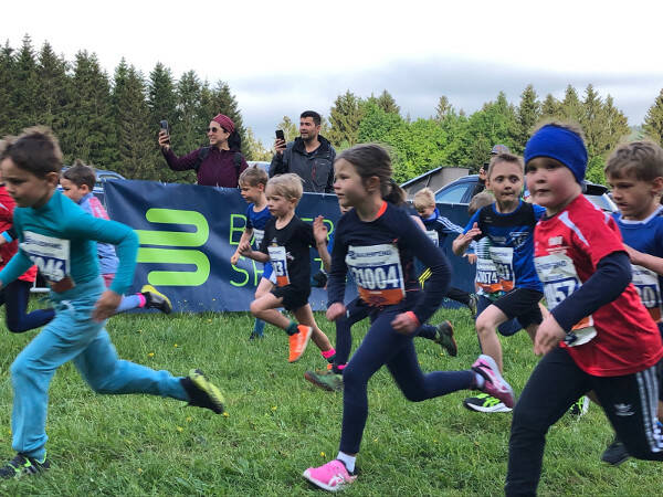 Rennsteiglauf auch für Kinder Momentaufnahme des Rennsteiglaufes Kids kurz nach dem Start