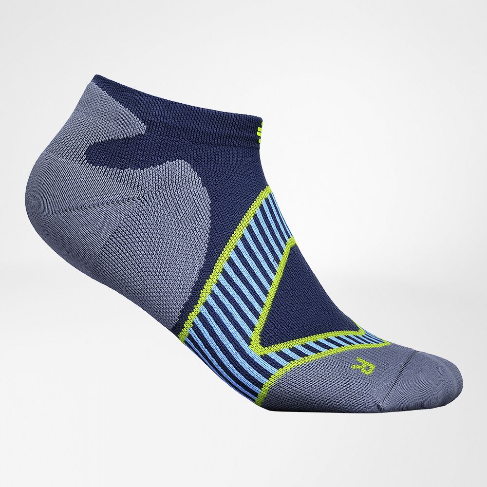 Seitliche Komplettansicht der blauen kurzen Laufsocken