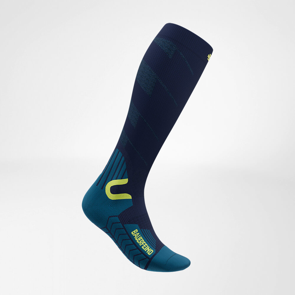 Seitenansicht des blauen Sportsocken für Ski Touring mit Merinowolle