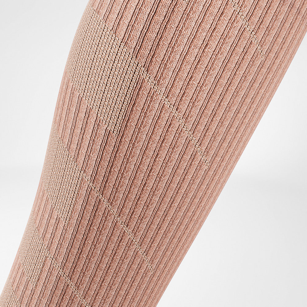 Trailrun-Laufsocken lila-orange Detail Compression Zones Detailansicht des Wadenbereiches der lila-orangen Trailrun - Laufsocken